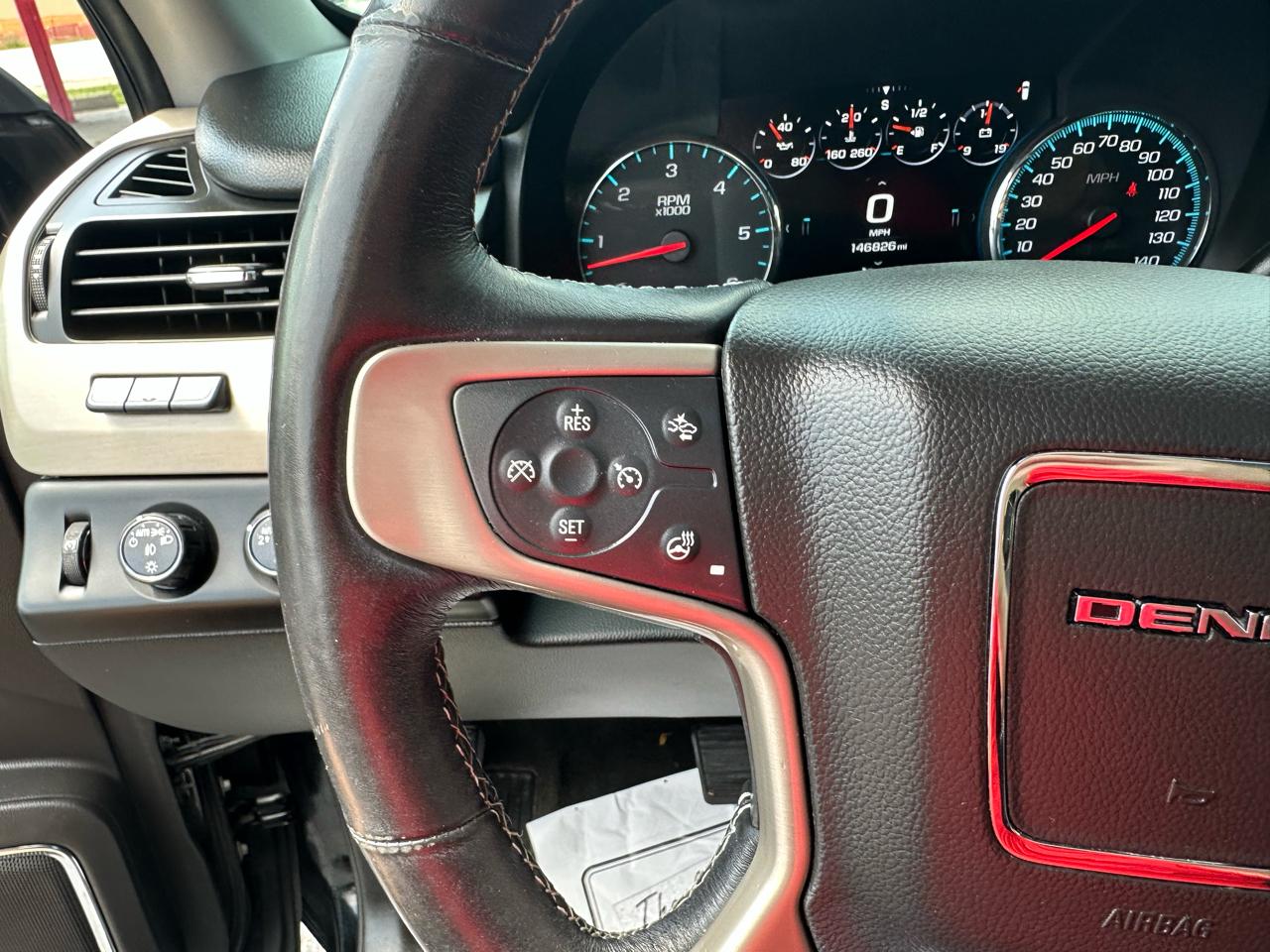 GMC Yukon XL 4WD 4dr Denali 2017