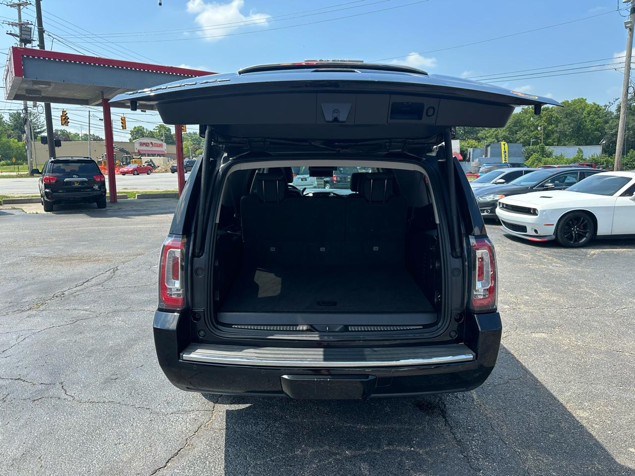 GMC Yukon XL 4WD 4dr Denali 2017