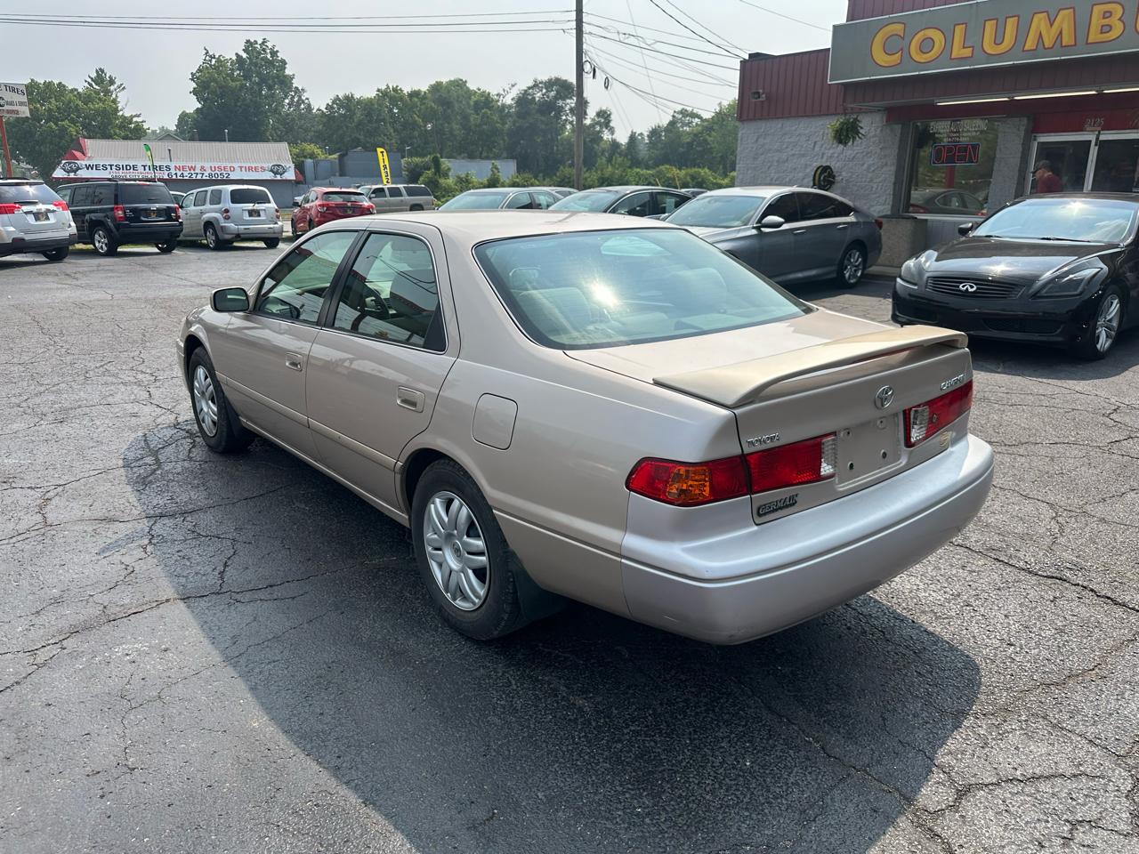 Toyota Camry 4dr Sdn XLE Auto (Natl) 2001