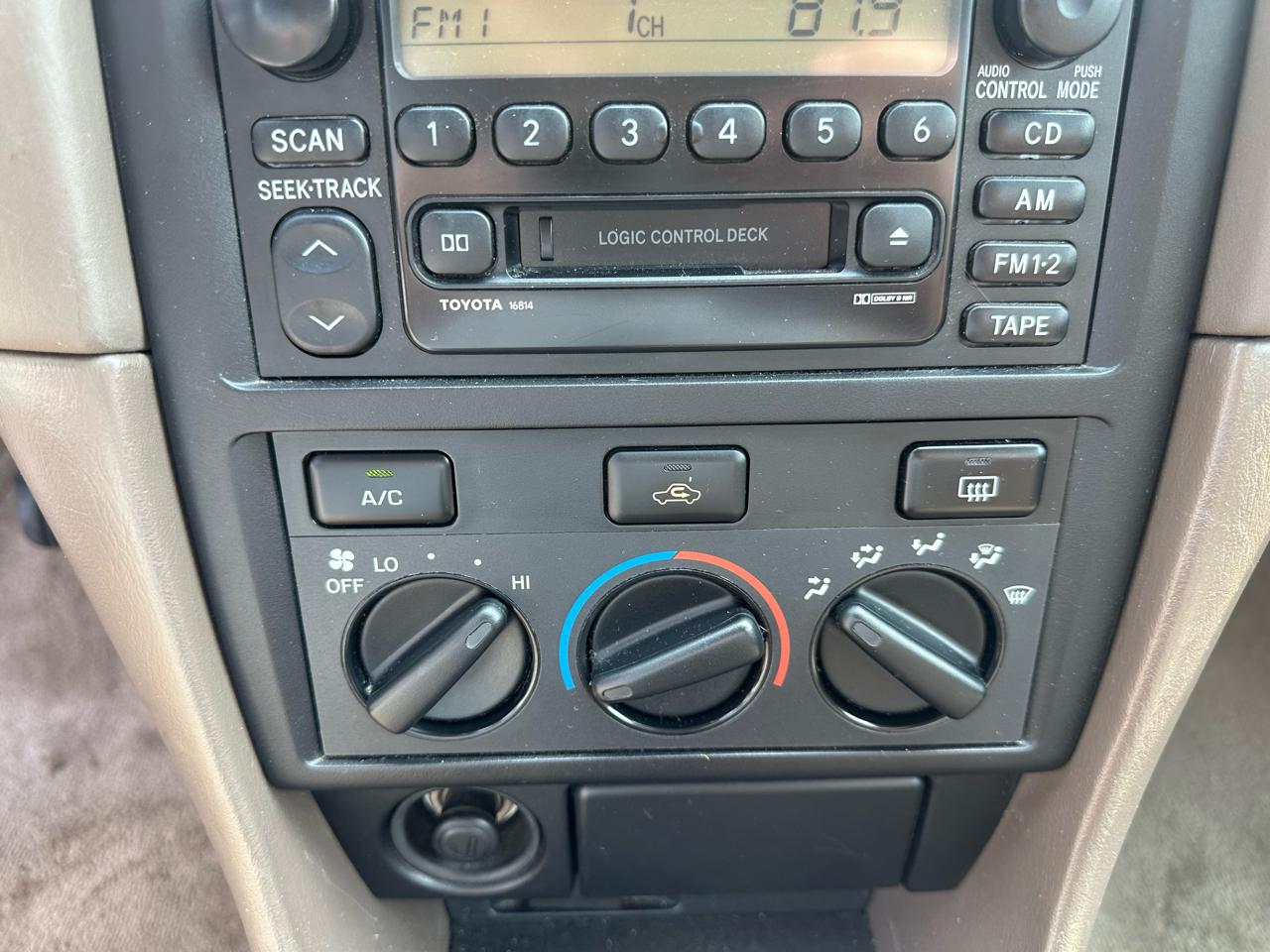 Toyota Camry 4dr Sdn XLE Auto (Natl) 2001
