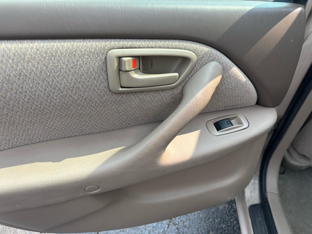 Toyota Camry 4dr Sdn XLE Auto (Natl) 2001