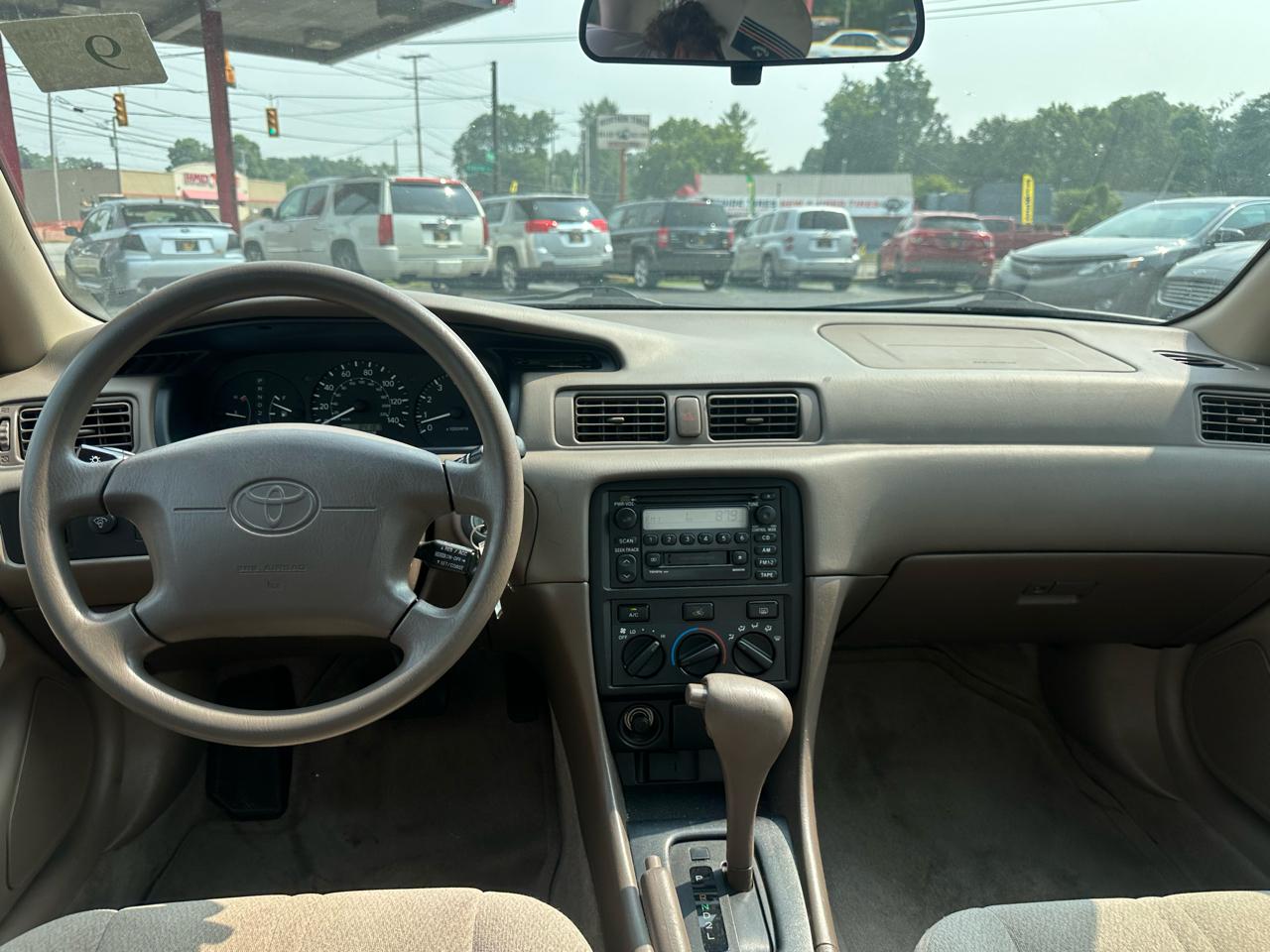 Toyota Camry 4dr Sdn XLE Auto (Natl) 2001