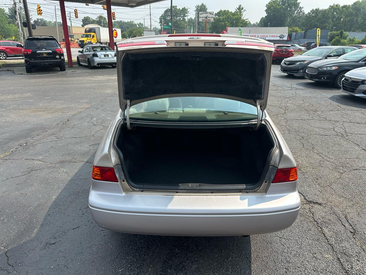 Toyota Camry 4dr Sdn XLE Auto (Natl) 2001