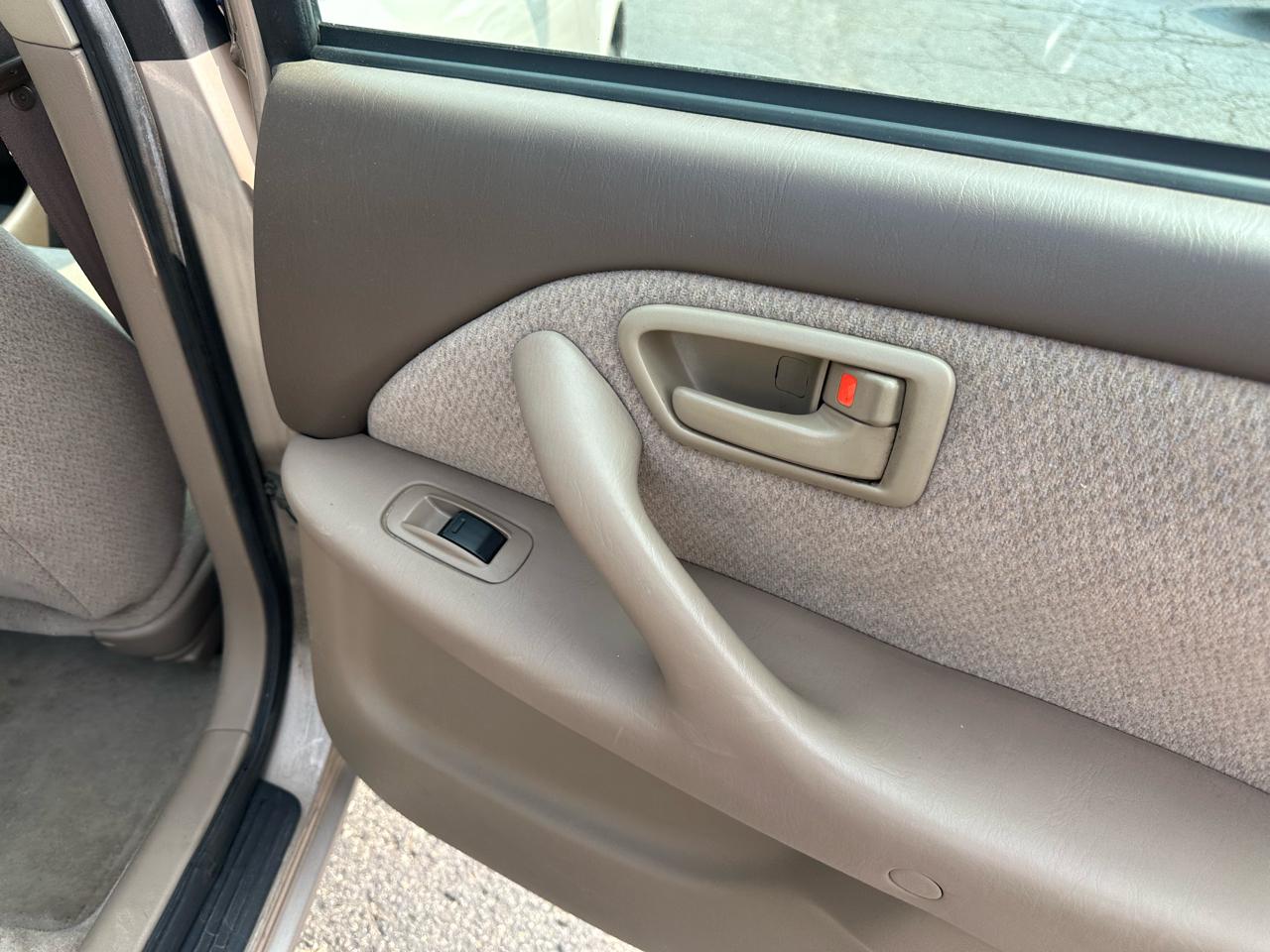 Toyota Camry 4dr Sdn XLE Auto (Natl) 2001
