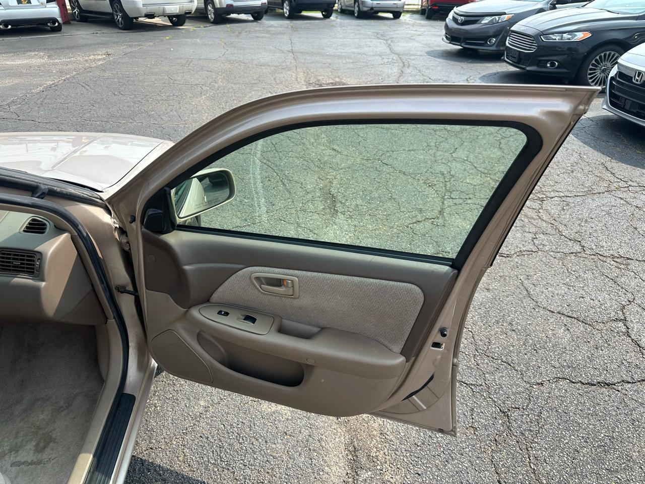 Toyota Camry 4dr Sdn XLE Auto (Natl) 2001