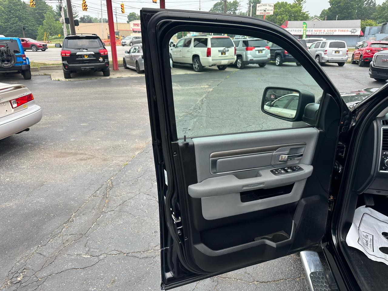 RAM 1500 4WD Quad Cab 140.5" Big Horn 2016