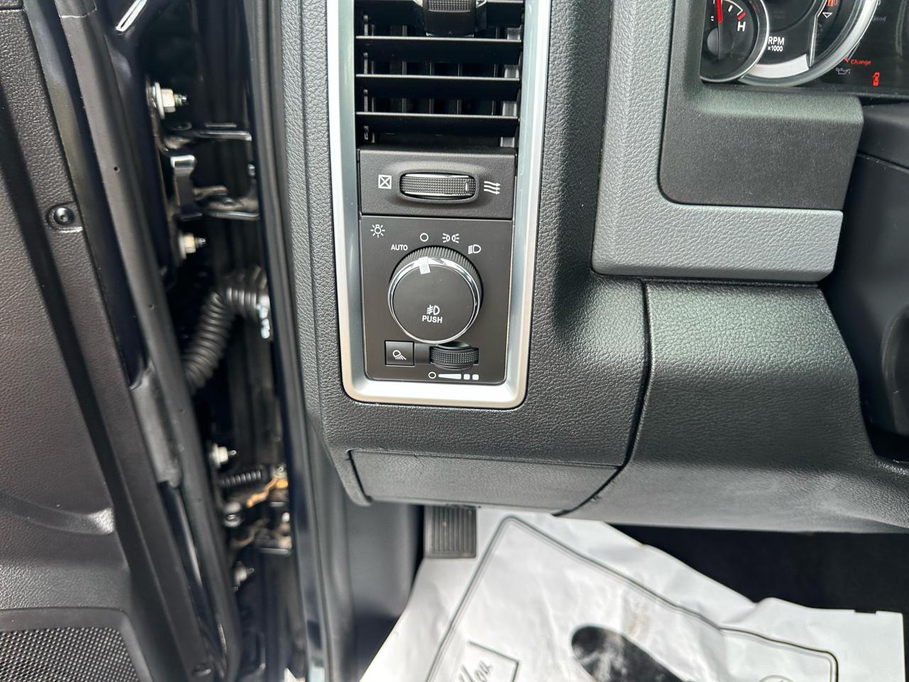 RAM 1500 4WD Quad Cab 140.5" Big Horn 2016