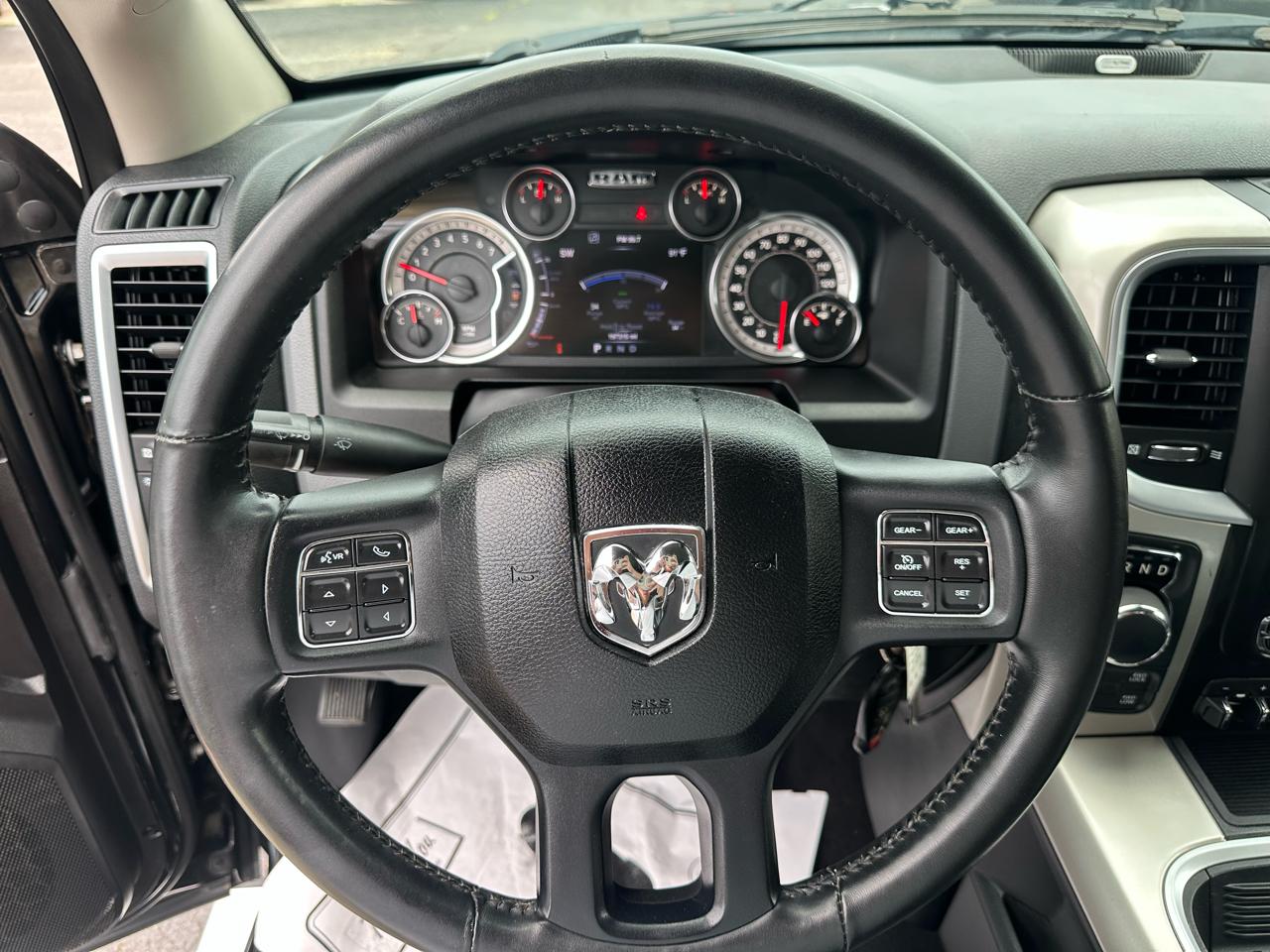 RAM 1500 4WD Quad Cab 140.5" Big Horn 2016