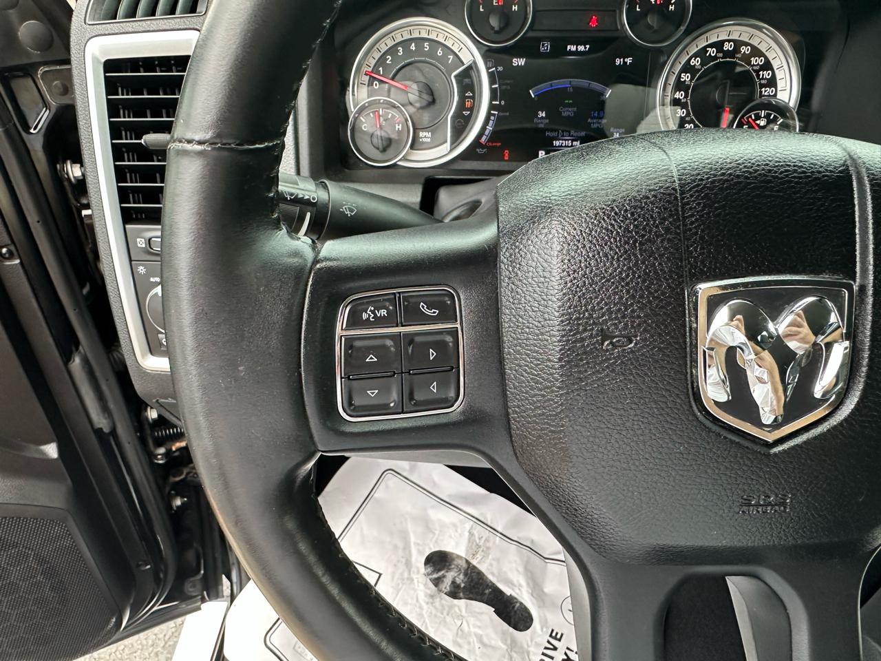 RAM 1500 4WD Quad Cab 140.5" Big Horn 2016