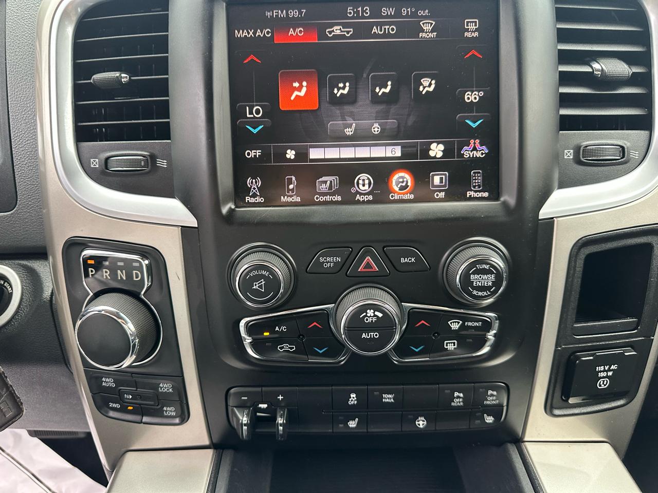 RAM 1500 4WD Quad Cab 140.5" Big Horn 2016