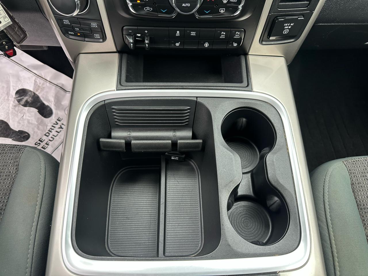 RAM 1500 4WD Quad Cab 140.5" Big Horn 2016