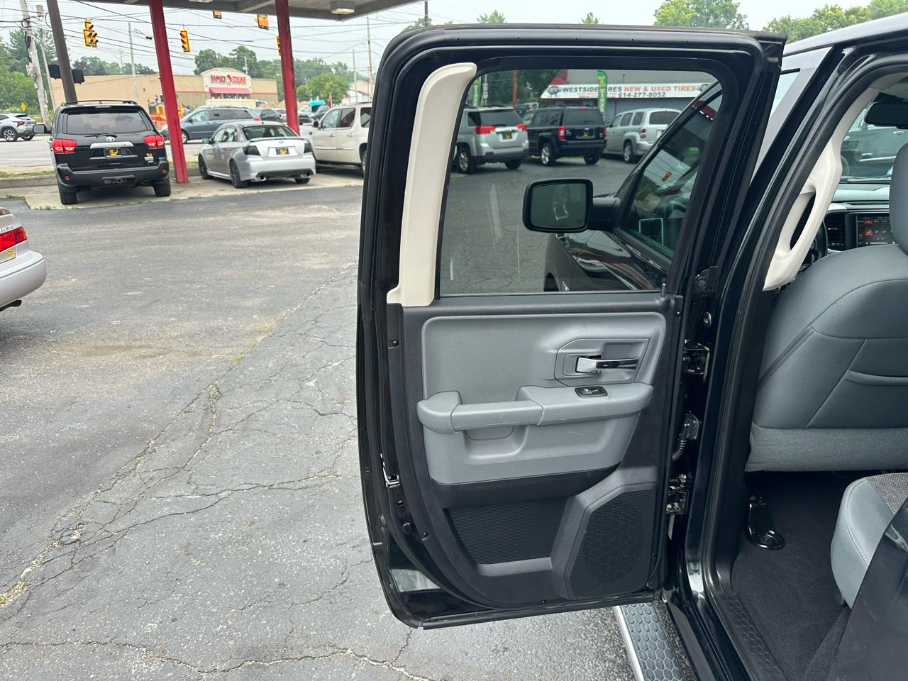 RAM 1500 4WD Quad Cab 140.5" Big Horn 2016