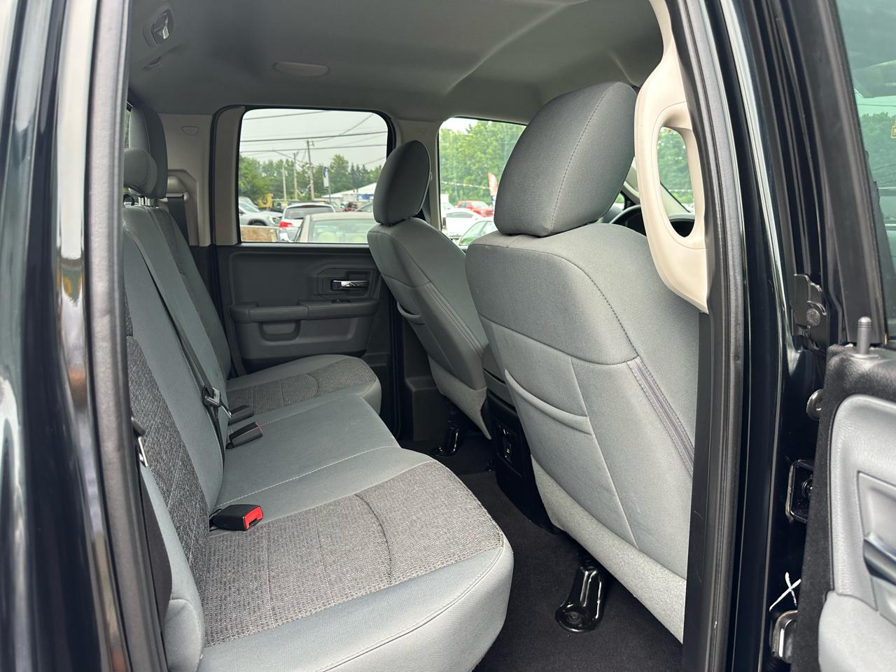 RAM 1500 4WD Quad Cab 140.5" Big Horn 2016