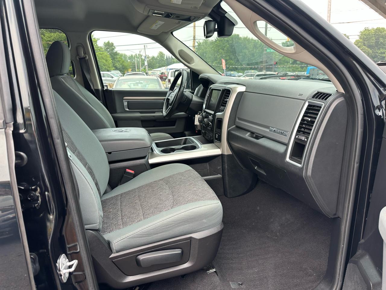 RAM 1500 4WD Quad Cab 140.5" Big Horn 2016