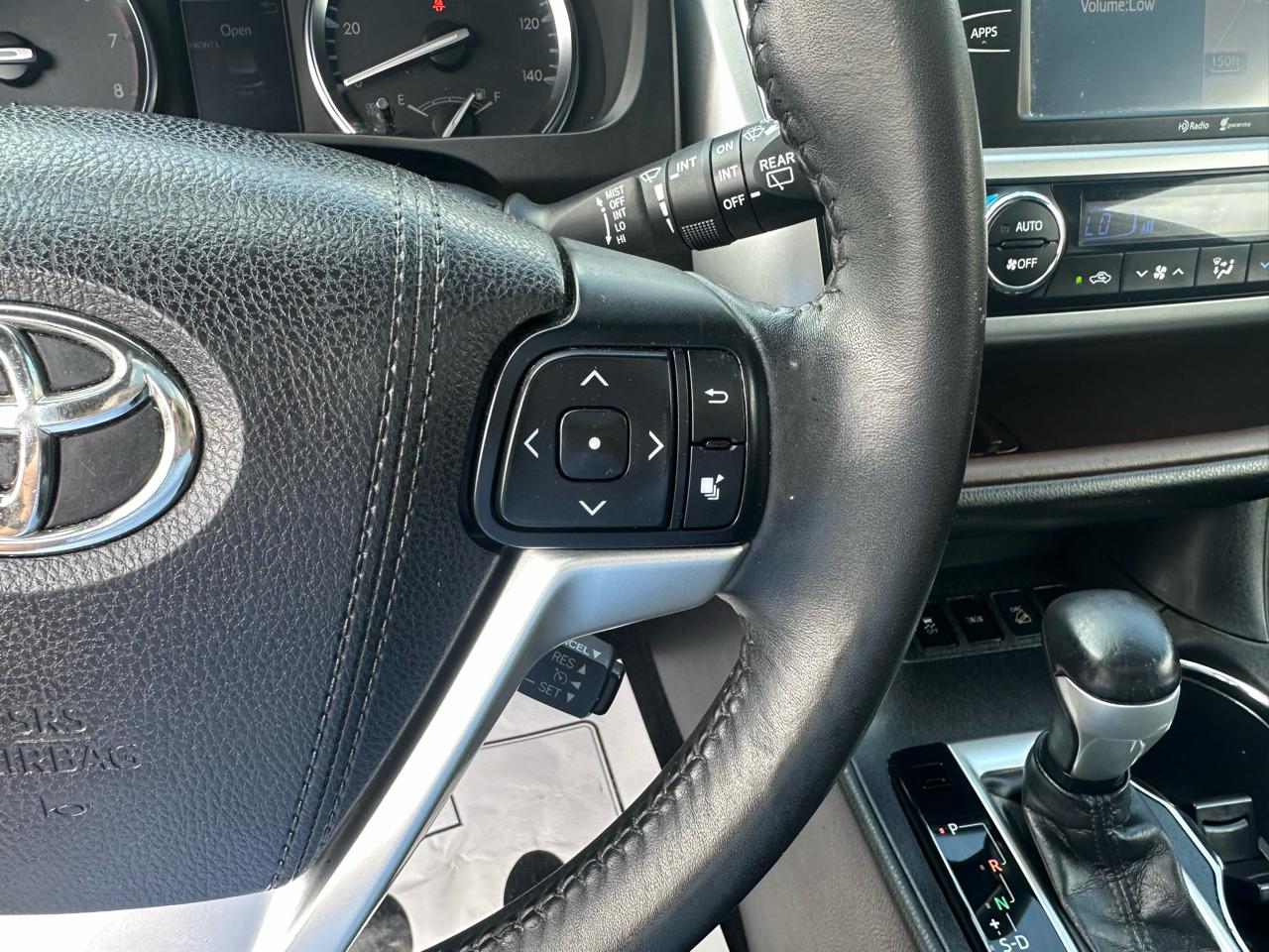 Toyota Highlander AWD 4dr V6 XLE (Natl) 2015
