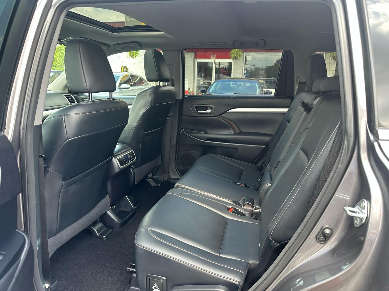Toyota Highlander AWD 4dr V6 XLE (Natl) 2015