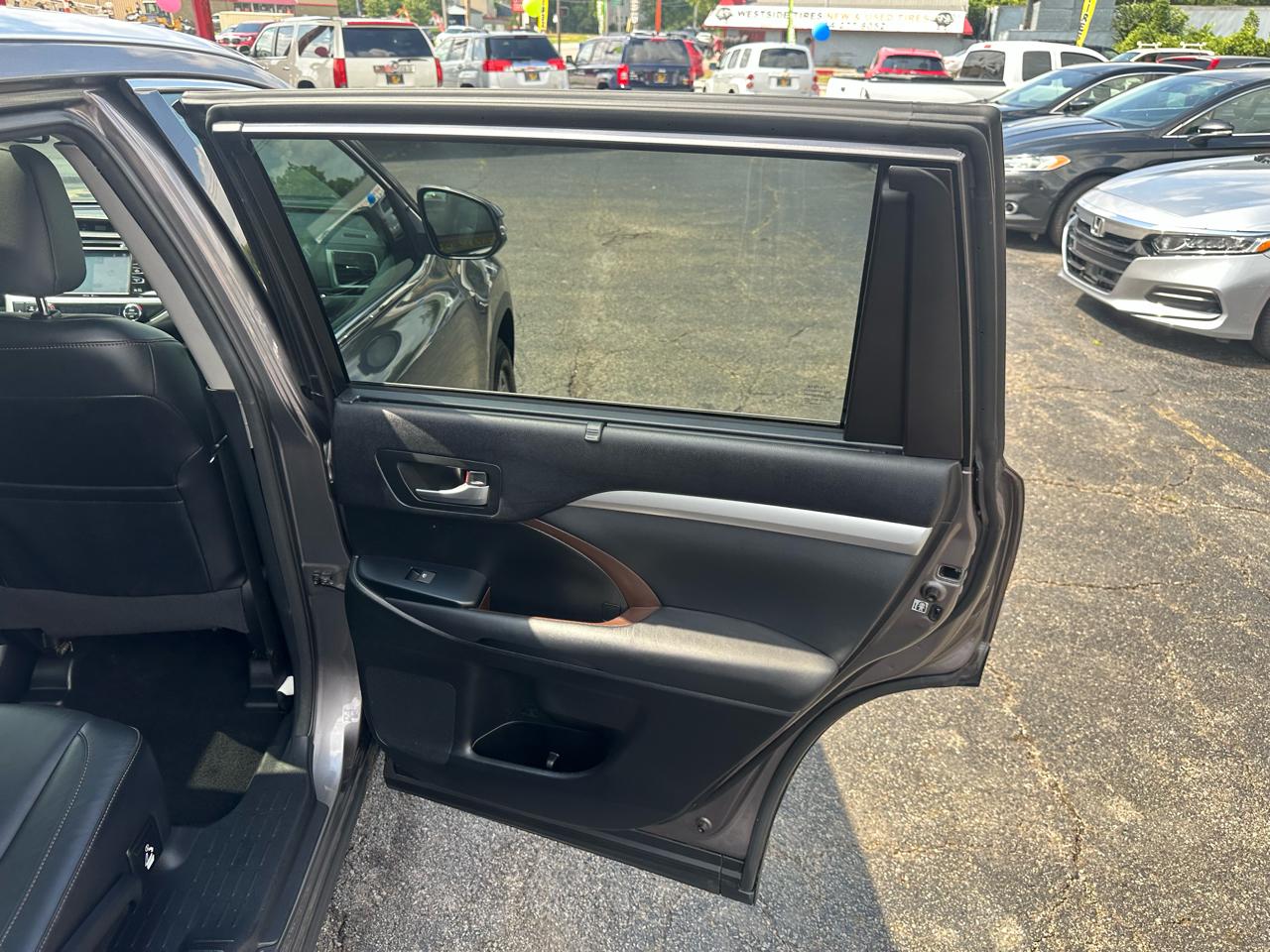 Toyota Highlander AWD 4dr V6 XLE (Natl) 2015