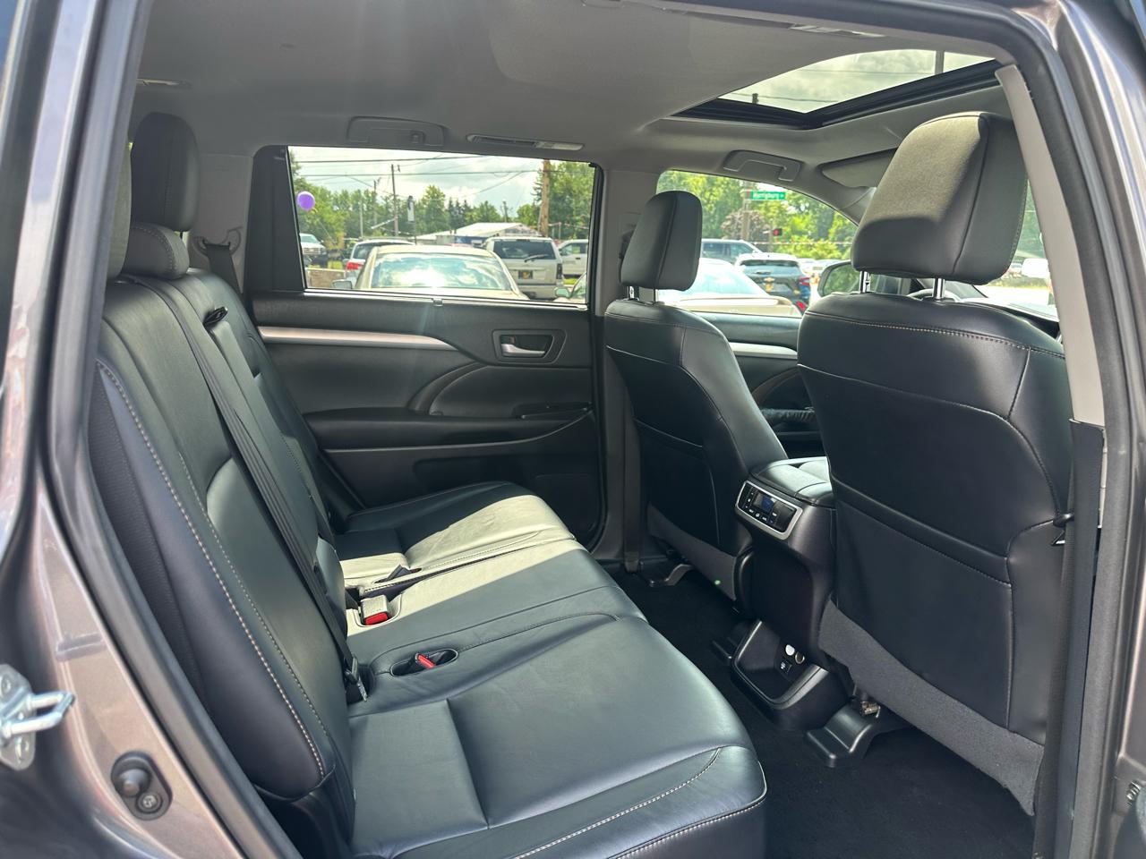 Toyota Highlander AWD 4dr V6 XLE (Natl) 2015
