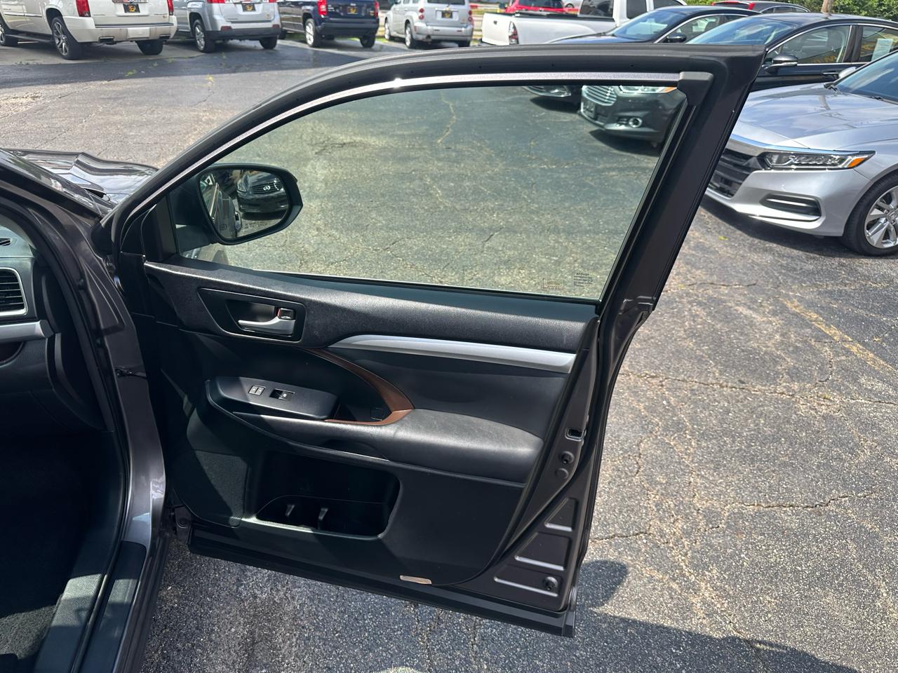 Toyota Highlander AWD 4dr V6 XLE (Natl) 2015