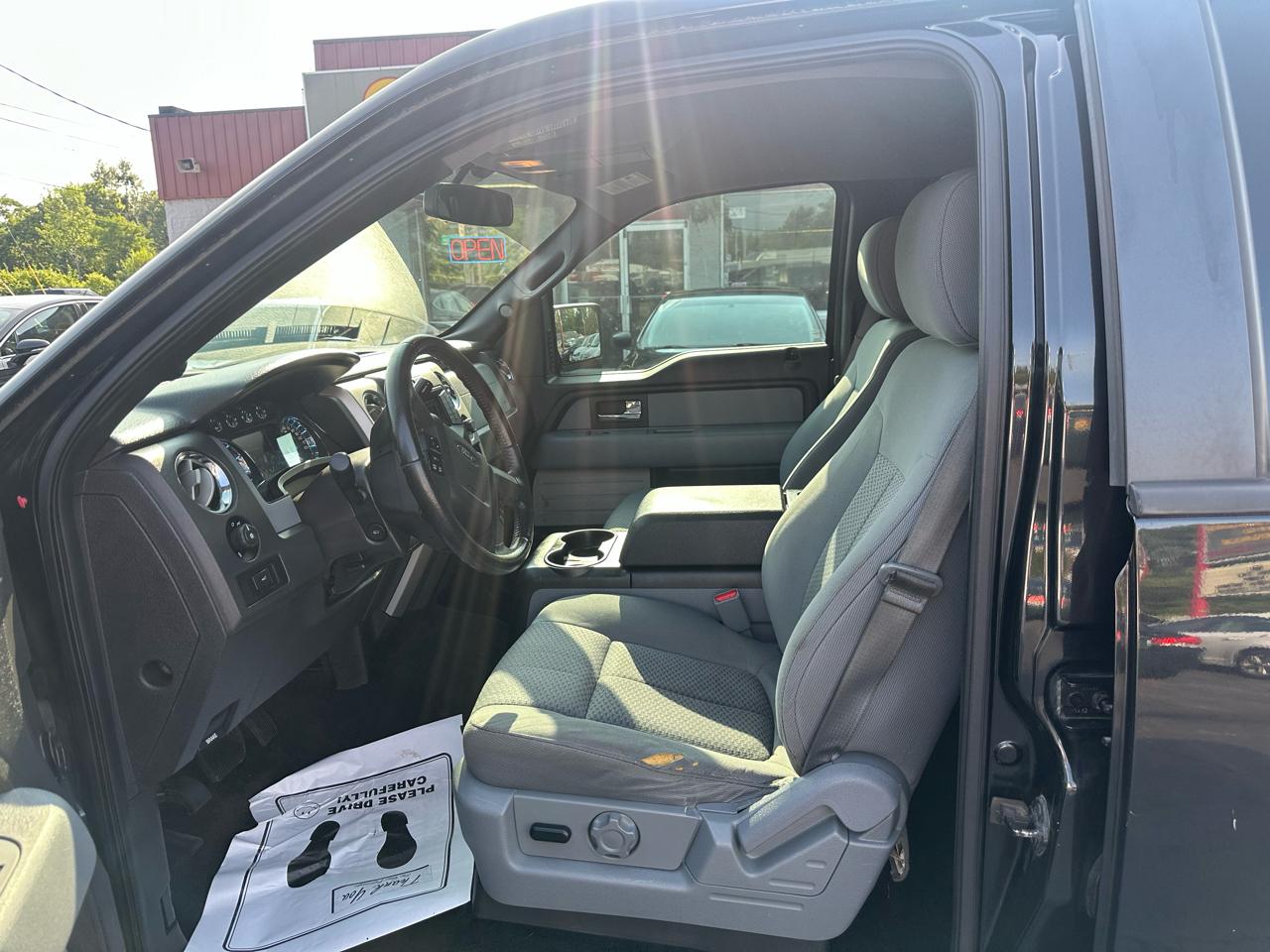 Ford F-150 4WD SuperCrew 145" Platinum 2013