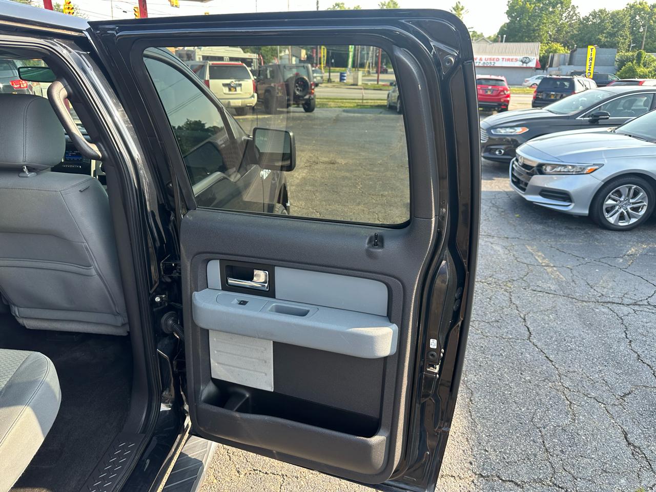 Ford F-150 4WD SuperCrew 145" Platinum 2013