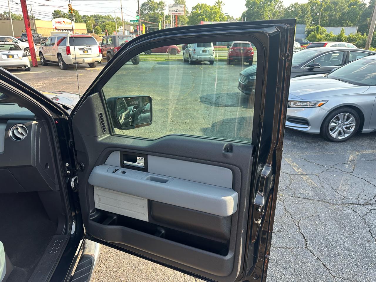 Ford F-150 4WD SuperCrew 145" Platinum 2013