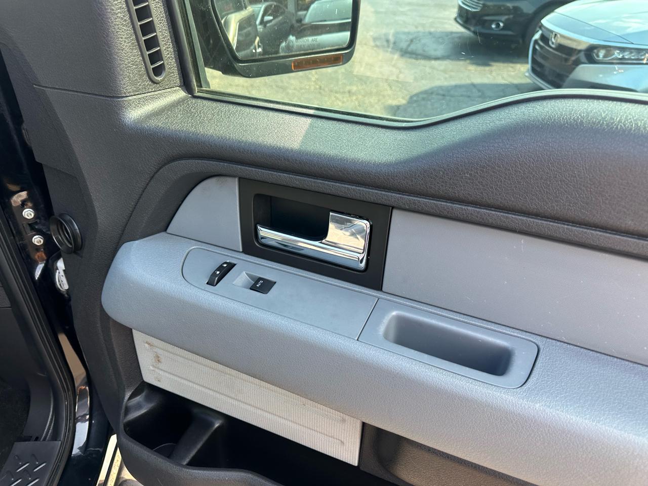 Ford F-150 4WD SuperCrew 145" Platinum 2013