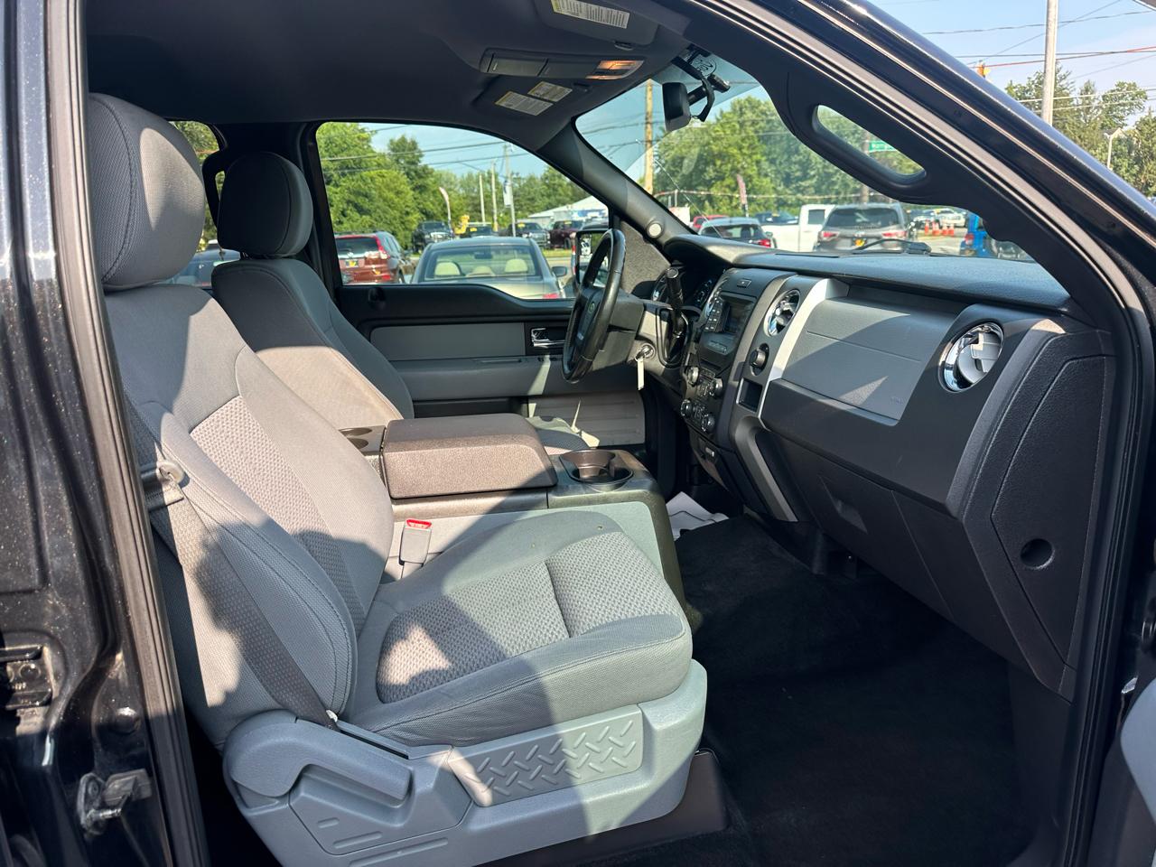 Ford F-150 4WD SuperCrew 145" Platinum 2013