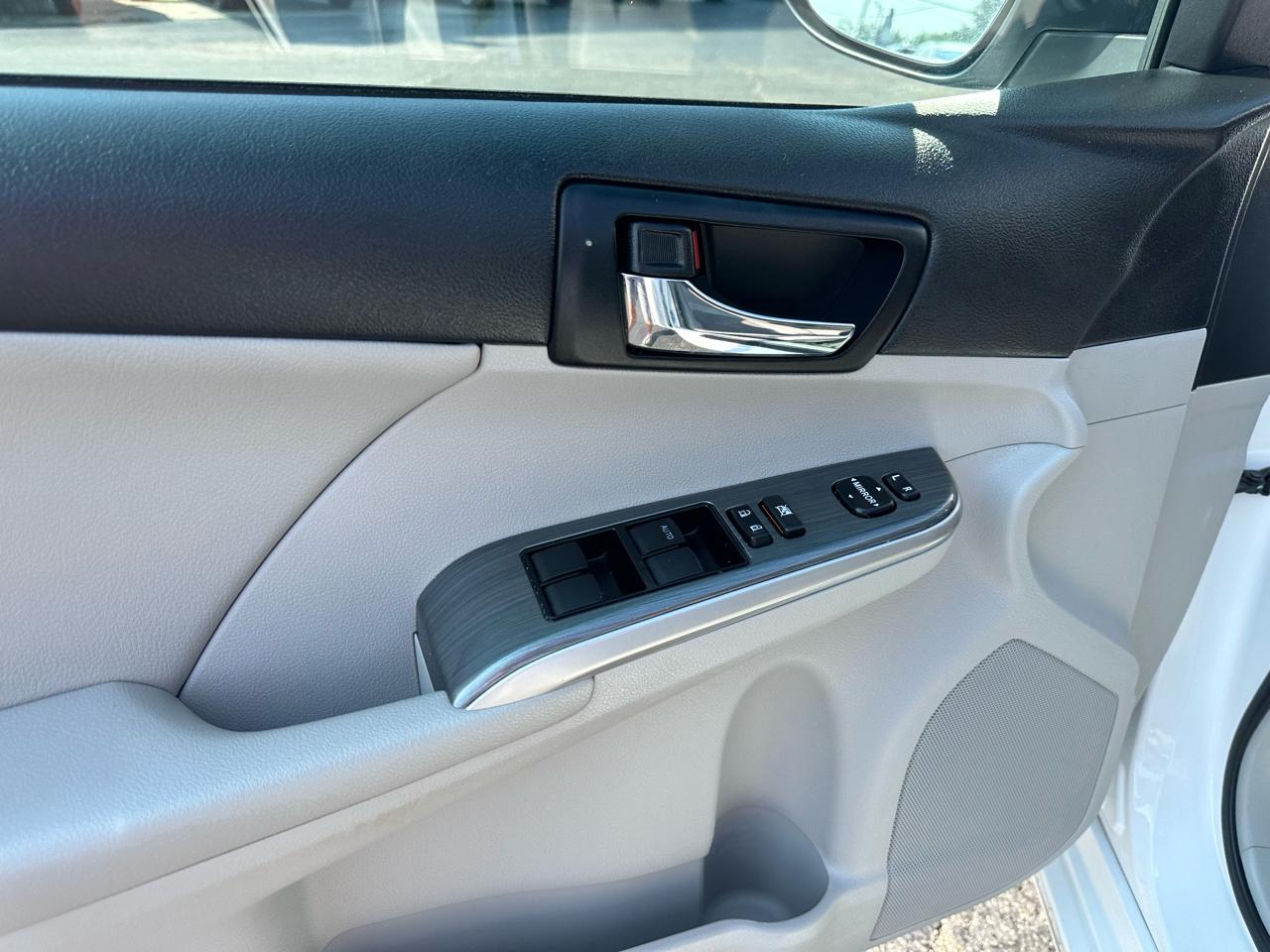 Toyota Camry Hybrid 4dr Sdn XLE (Natl) 2012