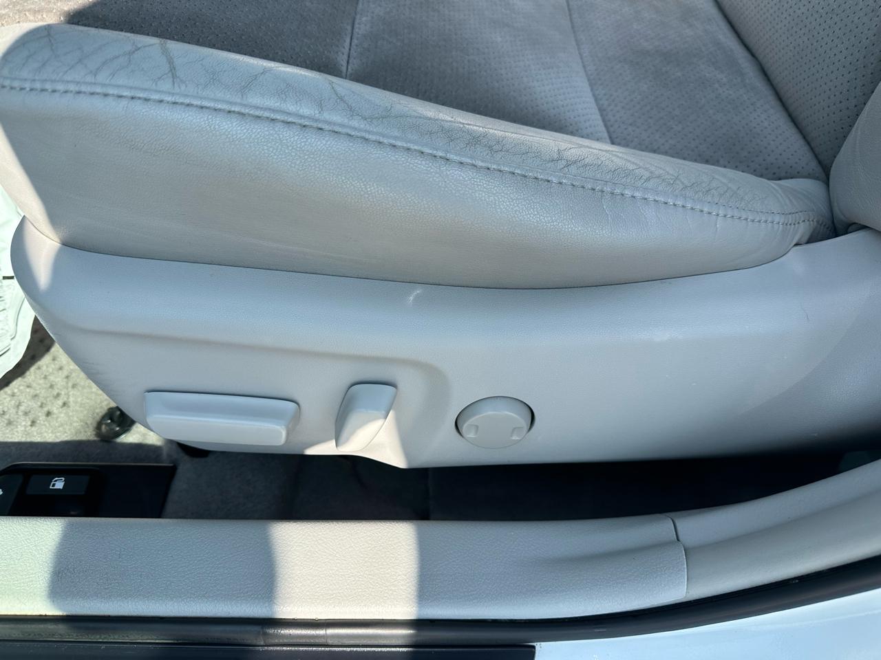 Toyota Camry Hybrid 4dr Sdn XLE (Natl) 2012