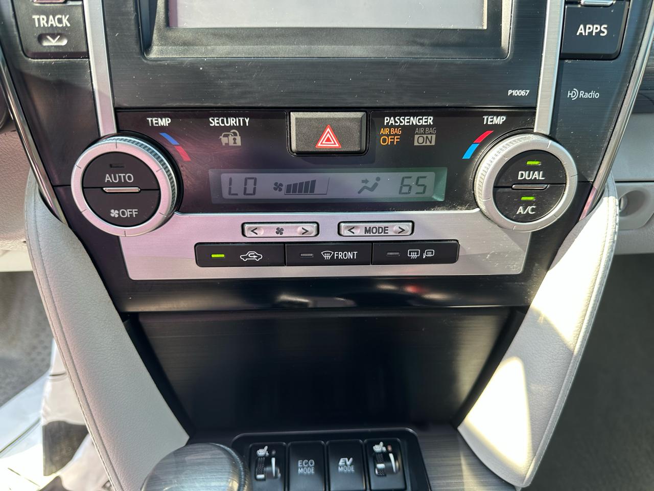 Toyota Camry Hybrid 4dr Sdn XLE (Natl) 2012