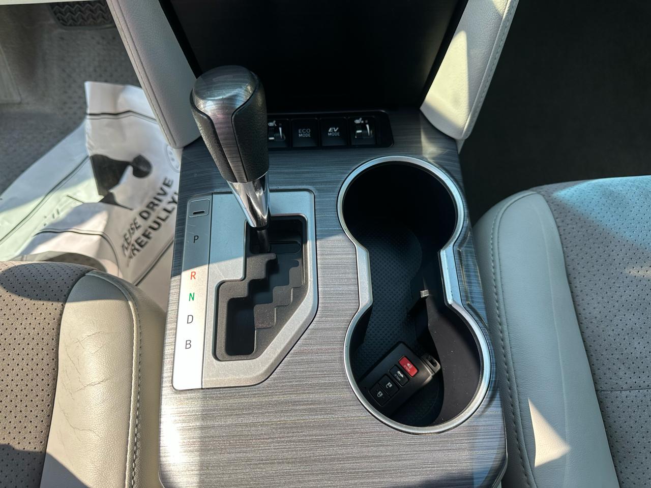 Toyota Camry Hybrid 4dr Sdn XLE (Natl) 2012
