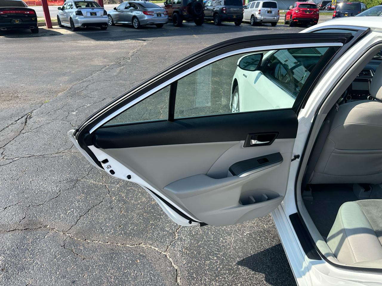 Toyota Camry Hybrid 4dr Sdn XLE (Natl) 2012