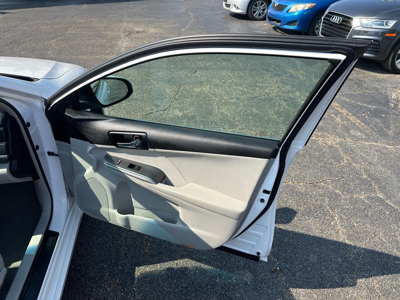 Toyota Camry Hybrid 4dr Sdn XLE (Natl) 2012