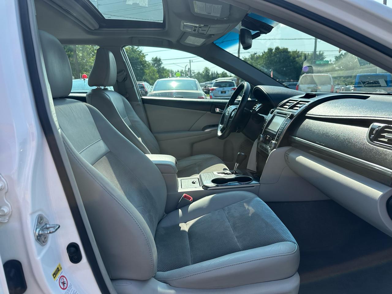 Toyota Camry Hybrid 4dr Sdn XLE (Natl) 2012