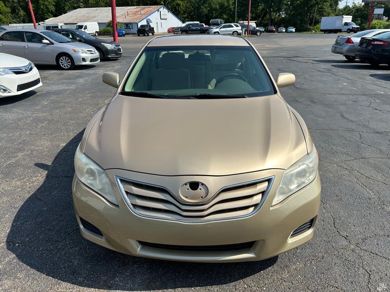 Toyota Camry 4dr Sdn I4 Man (Natl) 2010
