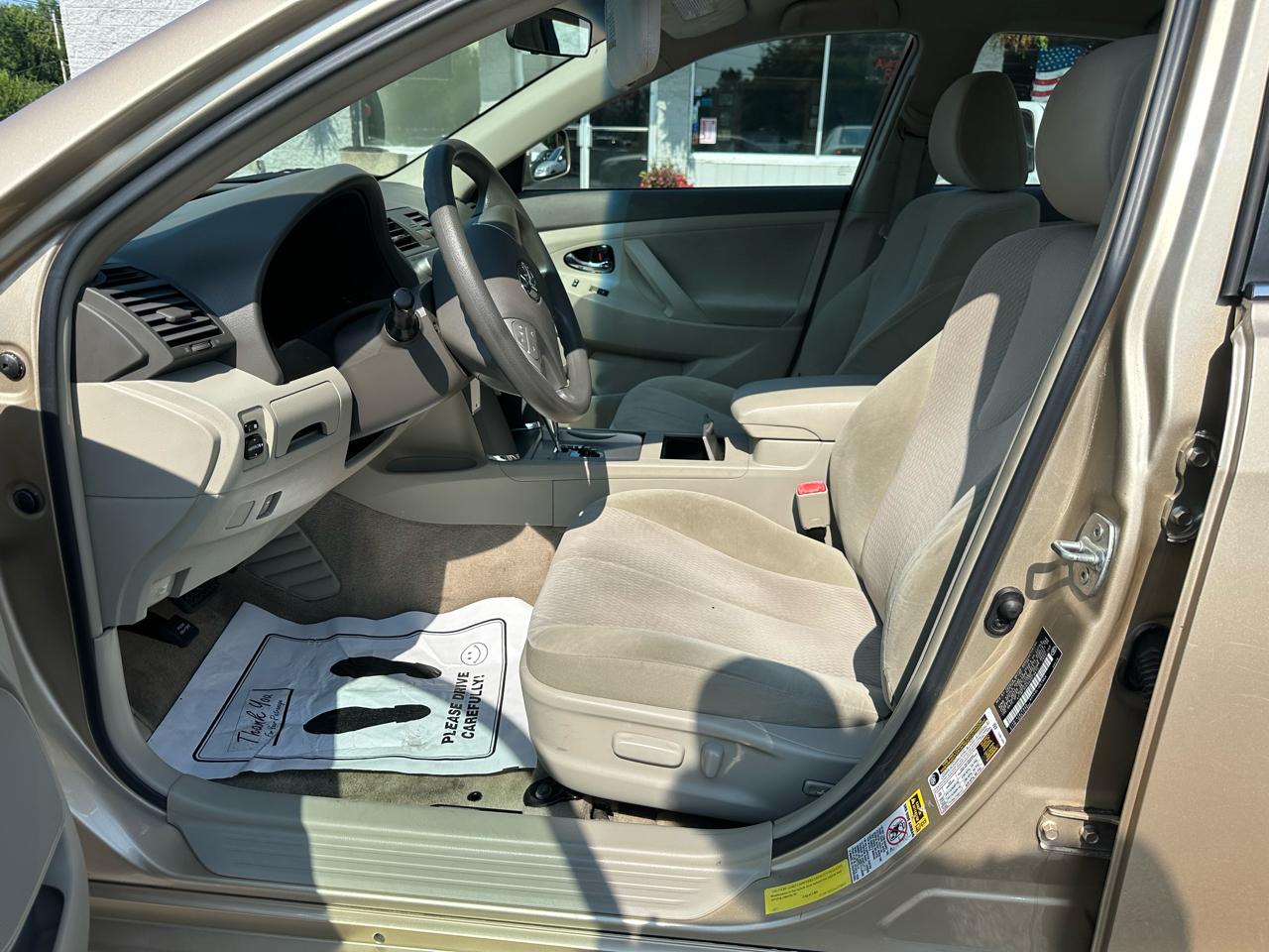 Toyota Camry 4dr Sdn I4 Man (Natl) 2010