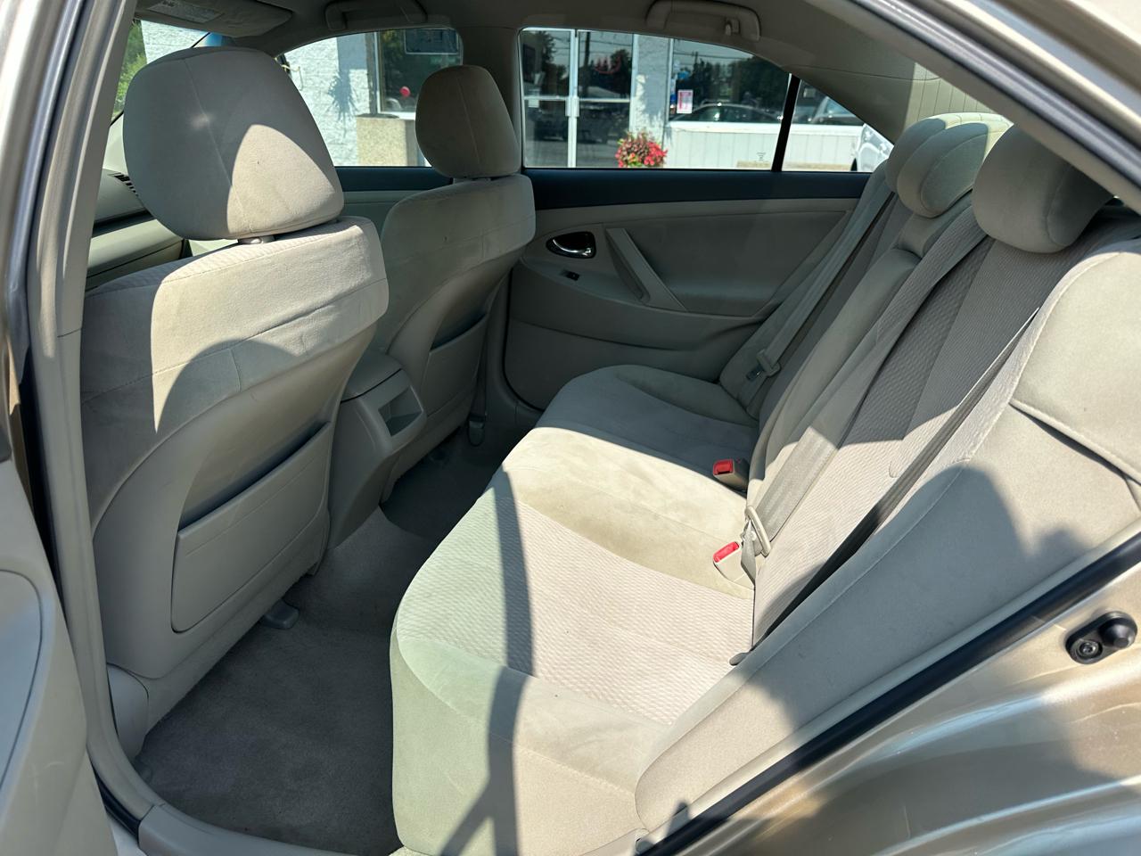 Toyota Camry 4dr Sdn I4 Man (Natl) 2010