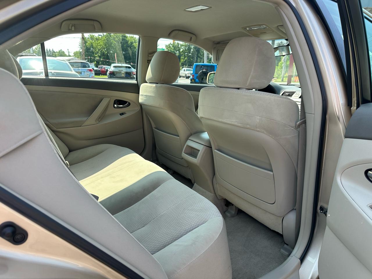 Toyota Camry 4dr Sdn I4 Man (Natl) 2010