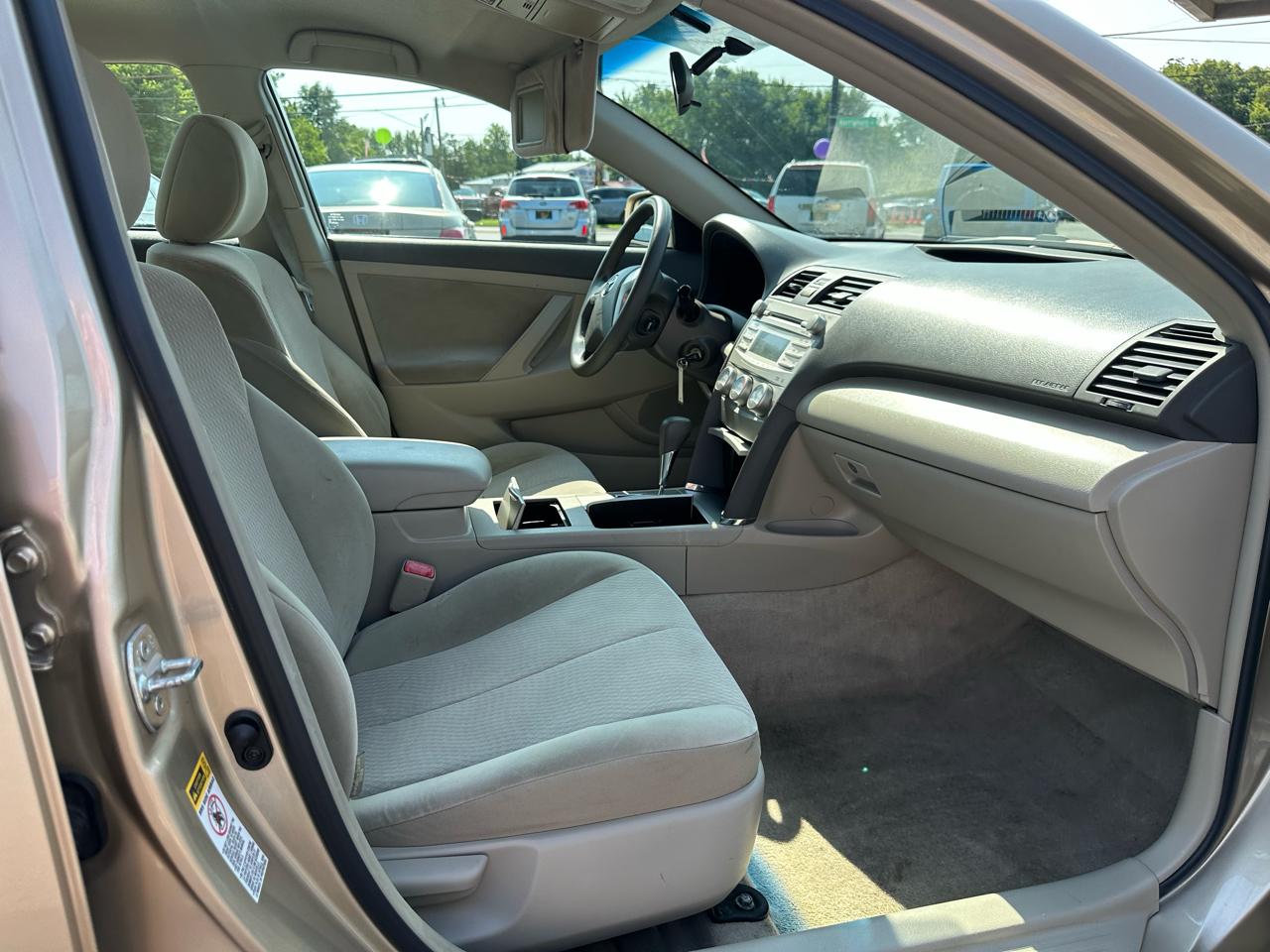 Toyota Camry 4dr Sdn I4 Man (Natl) 2010