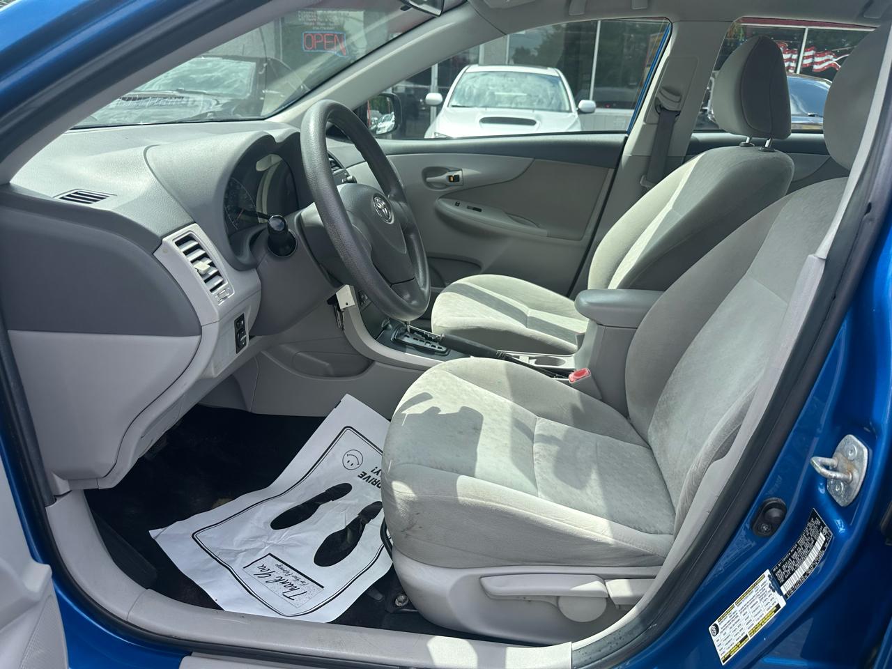 Toyota Corolla 4dr Sdn Man (Natl) 2009