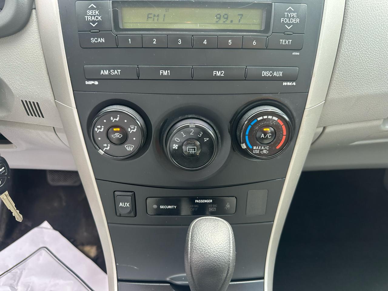 Toyota Corolla 4dr Sdn Man (Natl) 2009