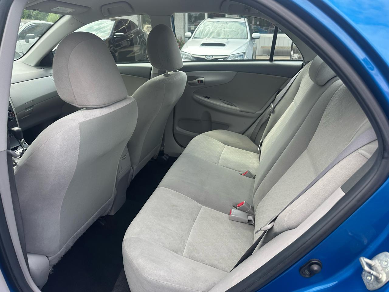 Toyota Corolla 4dr Sdn Man (Natl) 2009