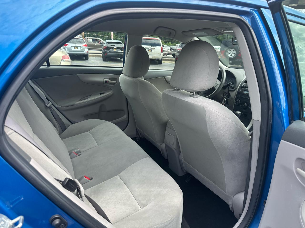 Toyota Corolla 4dr Sdn Man (Natl) 2009
