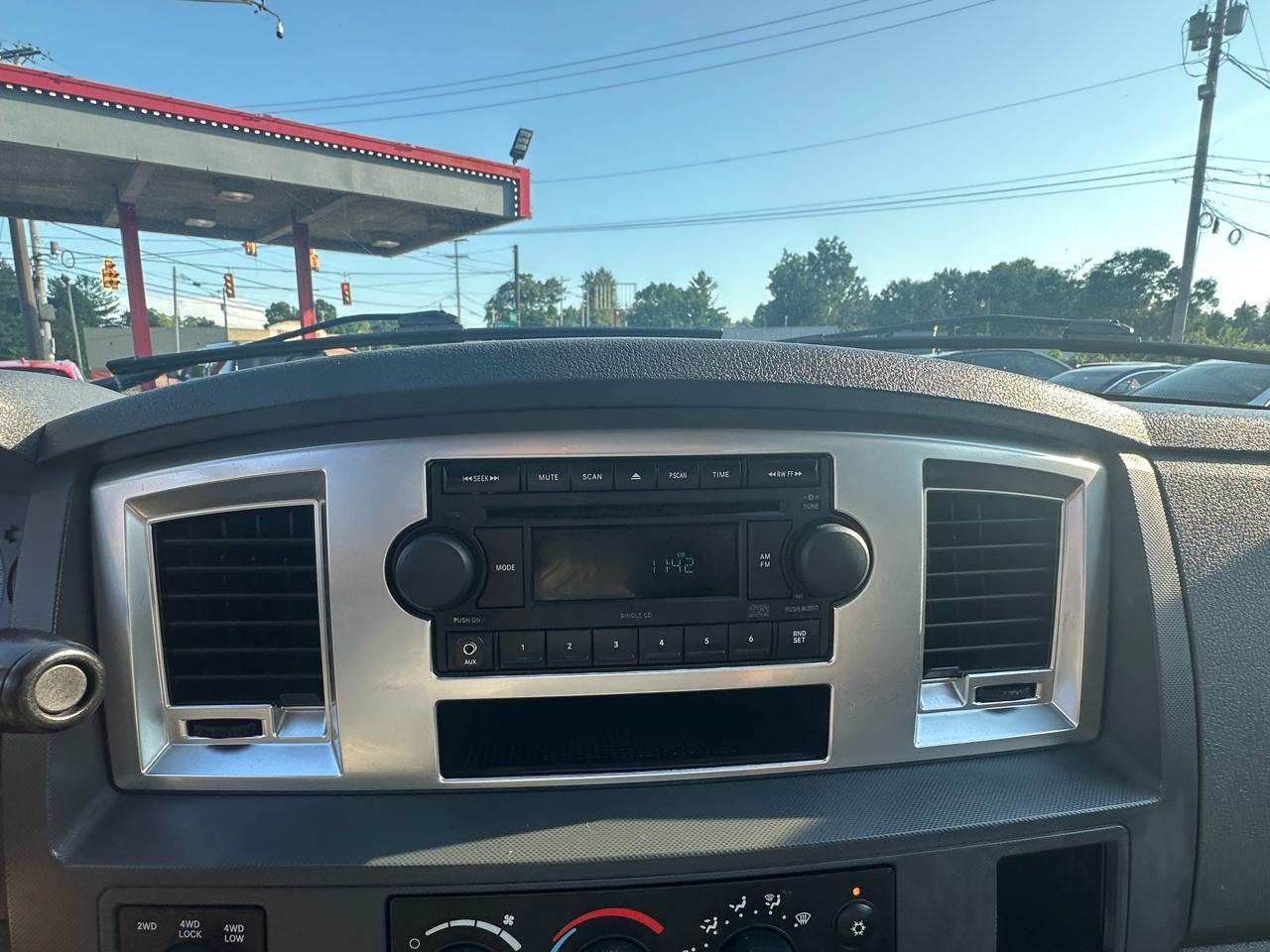 Dodge Ram 1500 4WD Quad Cab 140.5" SLT 2007
