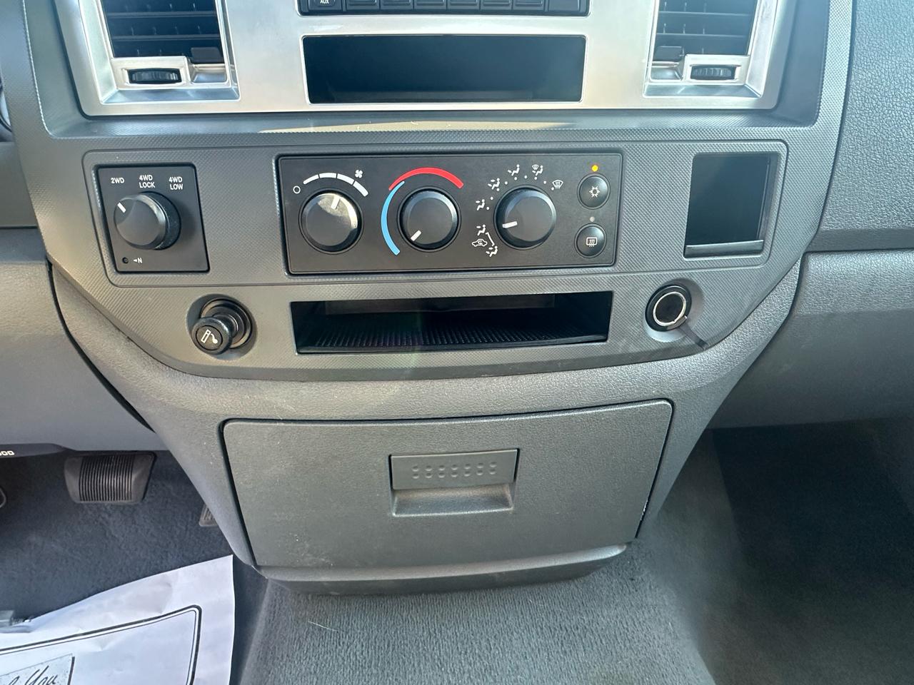 Dodge Ram 1500 4WD Quad Cab 140.5" SLT 2007