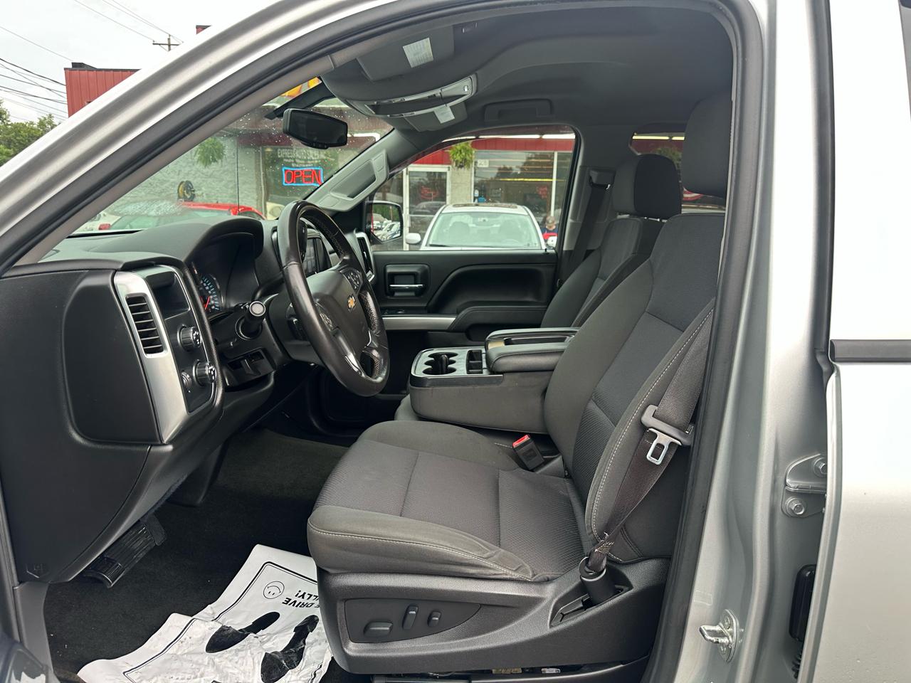 Chevrolet Silverado 1500 4WD Crew Cab 143.5" LT w/1LT 2017
