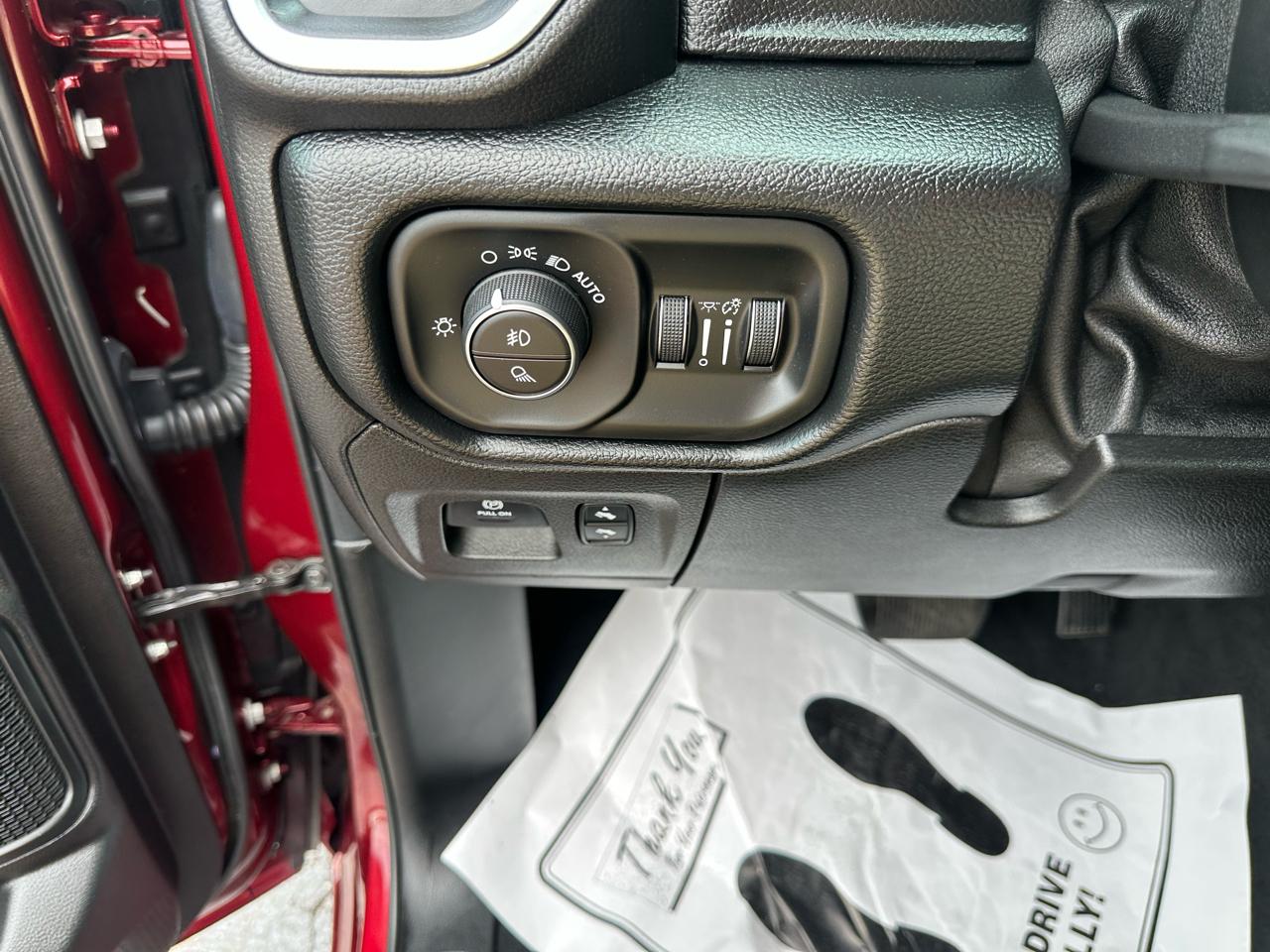 RAM 1500 Big Horn/Lone Star 4x4 Crew Cab 5'7" Box 2019