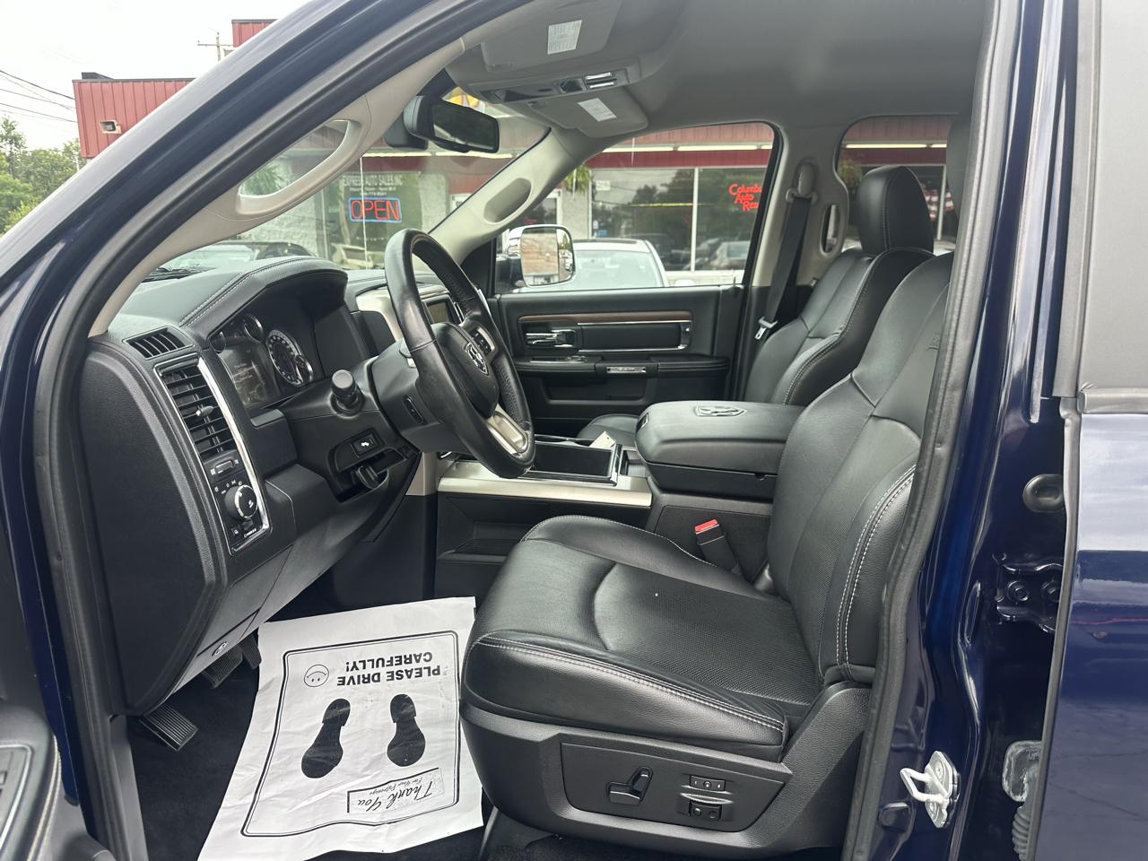RAM 1500 4WD Crew Cab 140.5" Laramie 2013