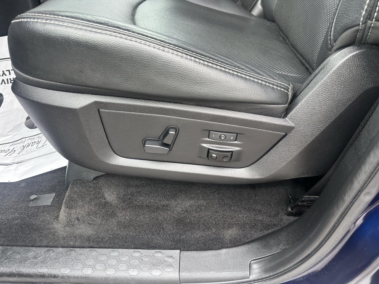 RAM 1500 4WD Crew Cab 140.5" Laramie 2013